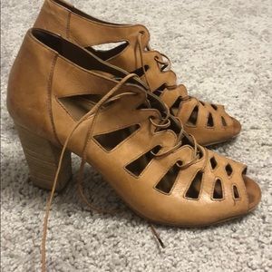 Paul Green lace up block heels!